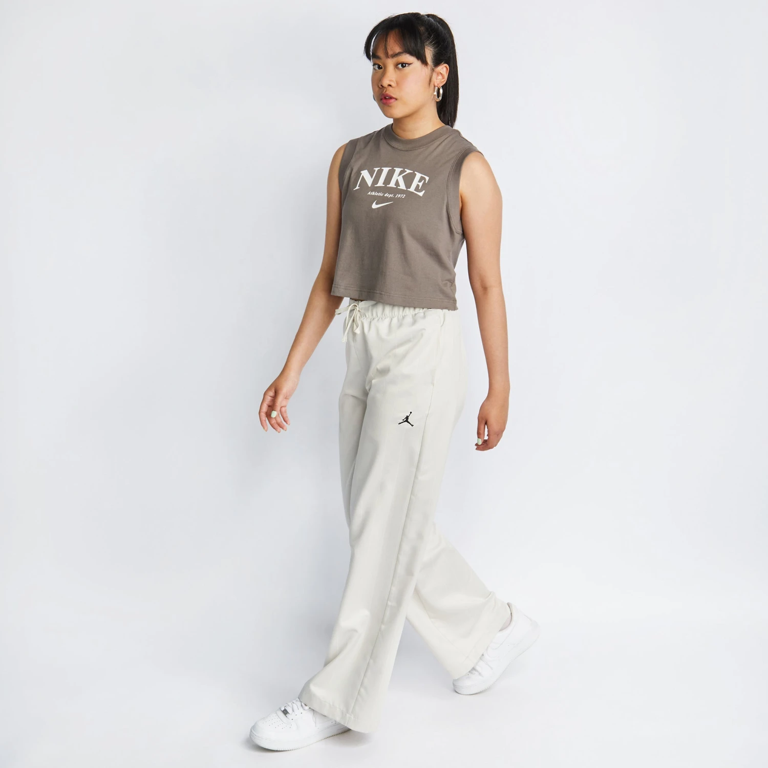 Nike Sportswear Gfx Sleeveless Top 6 Nike Sportswear Gfx Sleeveless Top – Image 4