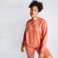 Nike Sportswear Plus Crew Neck Top