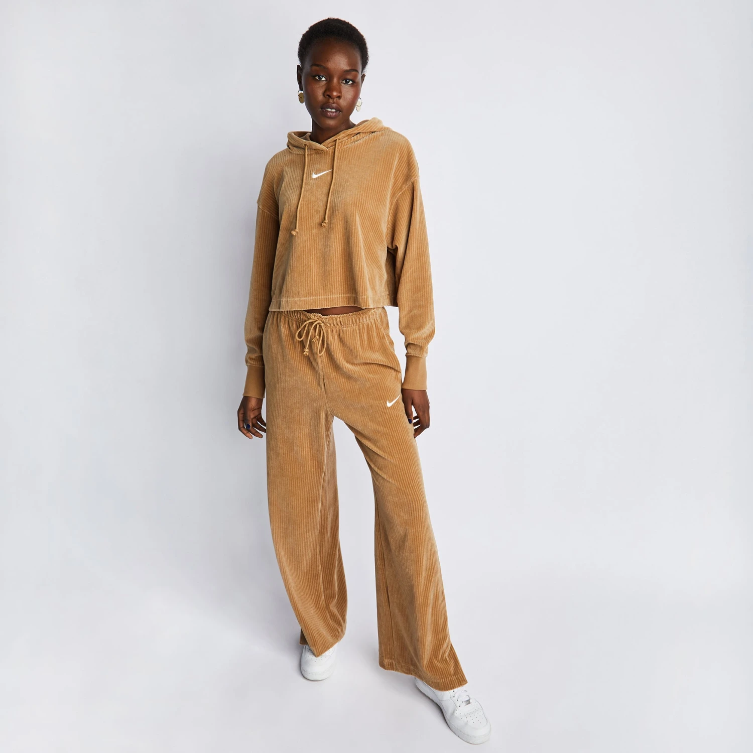 Nike Sportswear Velour 4 Nike Sportswear Velour – Image 2