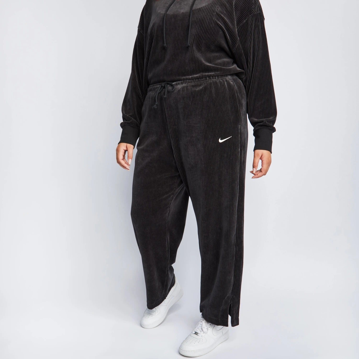 Nike Sportswear Plus 5 Nike Sportswear Plus – Image 3