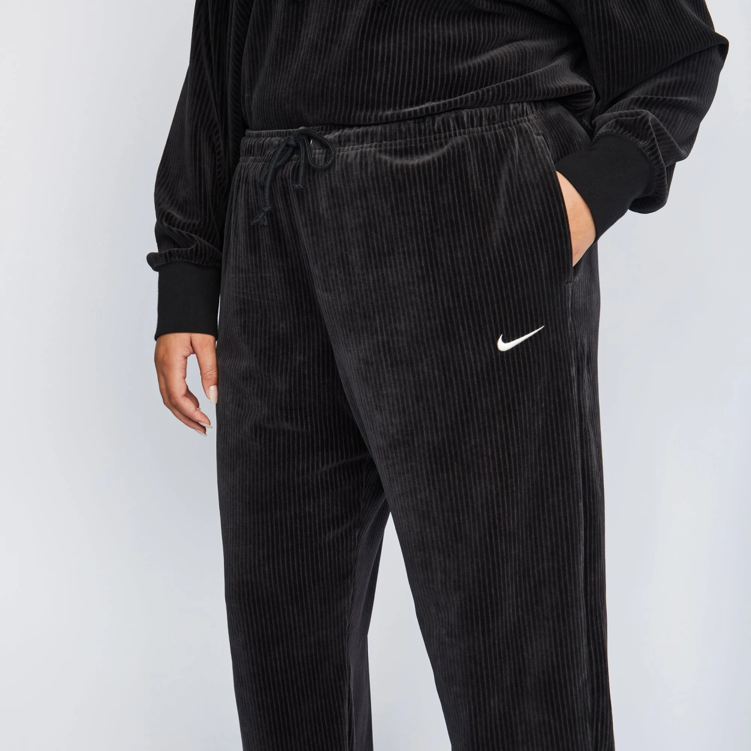 Nike Sportswear Plus 4 Nike Sportswear Plus – Image 2